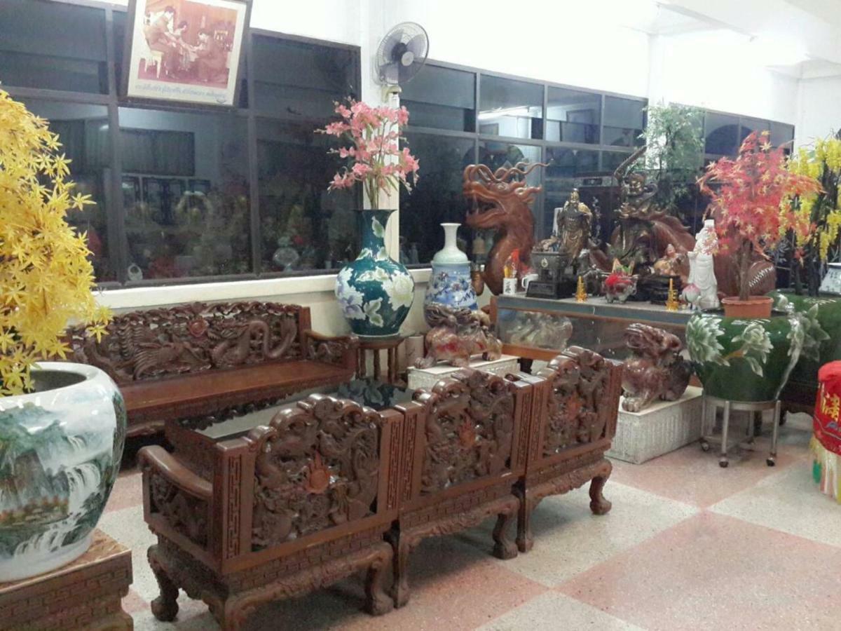 Thairungruang Hotel Surat Thani Exterior foto